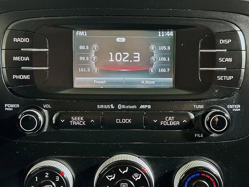 Used 2016 Kia Soul + image 14