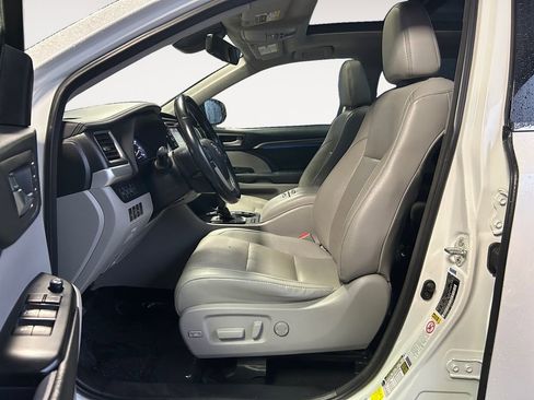 Used 2018 Toyota Highlander AWD V6 image 15
