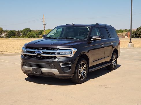 Used 2024 Ford Expedition Limited RWD image 2