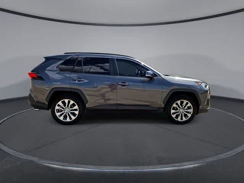 Used 2021 Toyota RAV4 XLE Premium FWD image 9