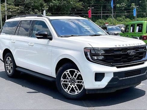 Certified 2025 Ford Expedition Active AWD/4WD image 2