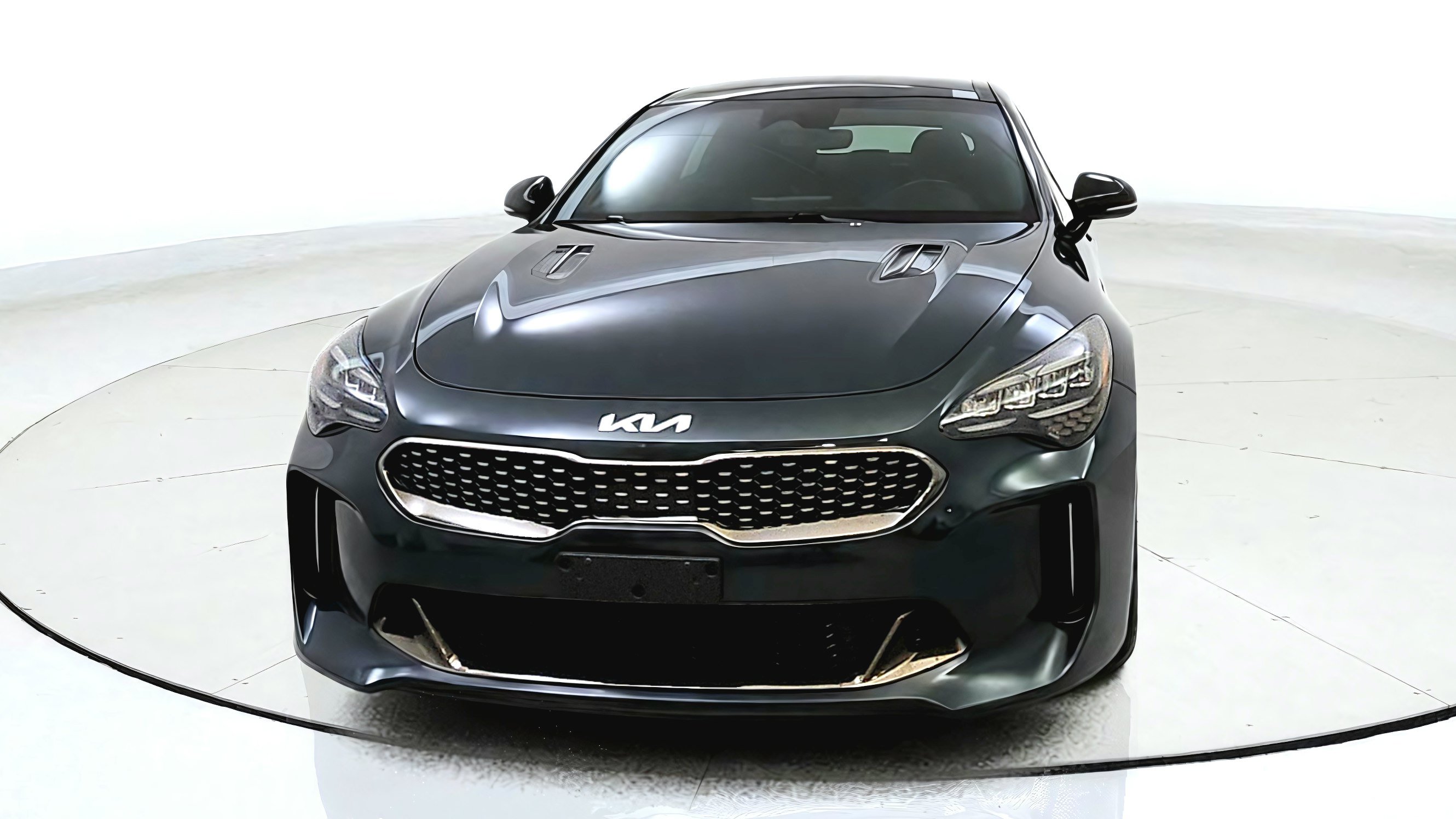 Used 2023 Kia Stinger GT-Line w/ Sun & Sound Package AWD/4WD image 2