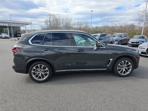 Certified 2024 BMW X5 xDrive40i w/ Executive Package image 2