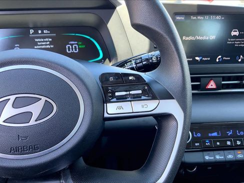 Used 2025 Hyundai Elantra Hybrid FWD image 25