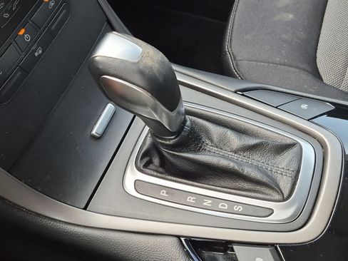 Used 2018 Ford Edge SE FWD image 30