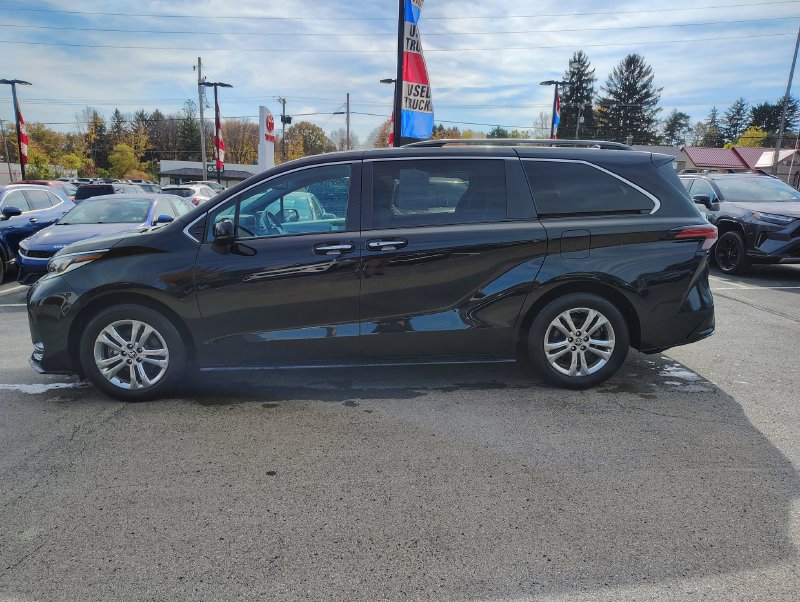 Used 2022 Toyota Sienna XSE w/ XSE Plus Package AWD/4WD image 10
