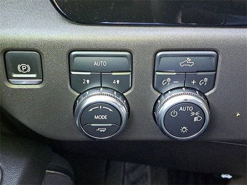 Used 2024 GMC Sierra 1500 SLE image 24