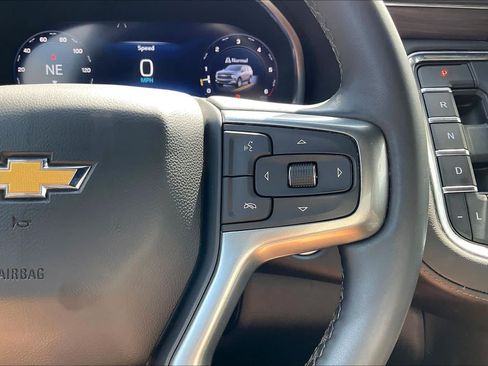 Used 2024 Chevrolet Suburban LT RWD image 19