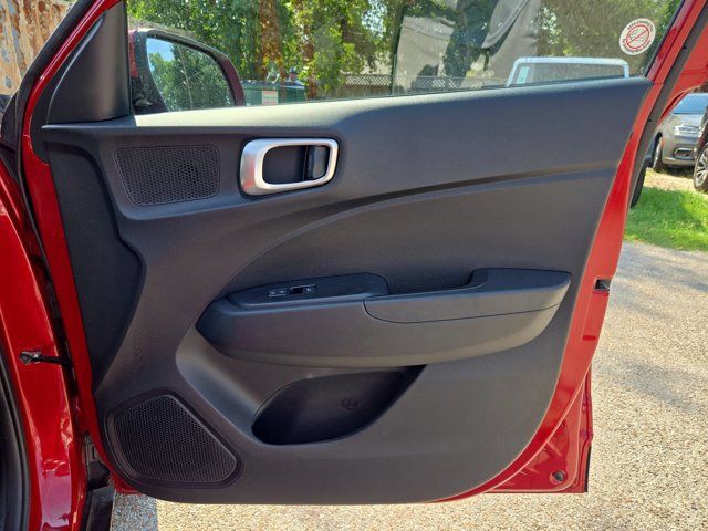 Used 2025 Hyundai Venue SEL FWD image 27