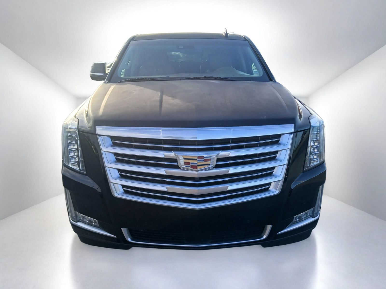 Used 2016 Cadillac Escalade Platinum RWD image 3