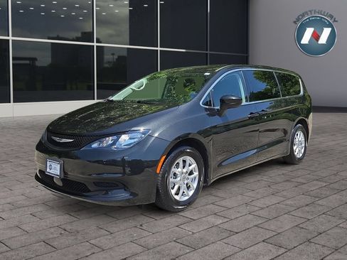 Used 2022 Chrysler Voyager LX FWD image 1