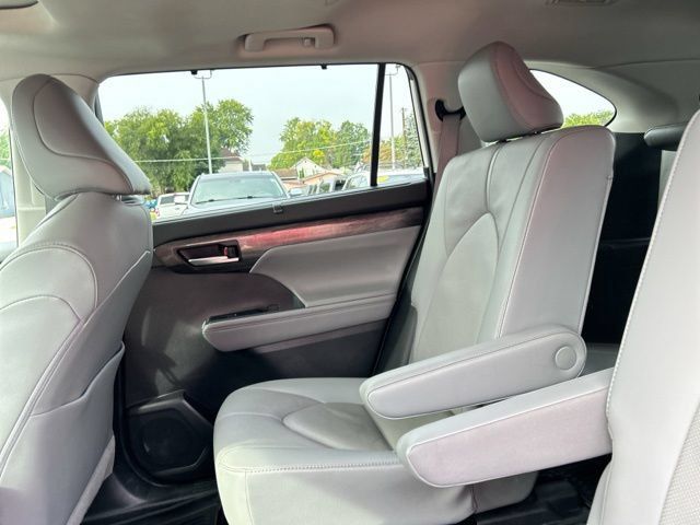 Used 2021 Toyota Highlander Limited AWD/4WD image 21