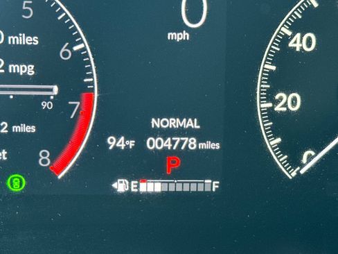 Used 2023 Honda HR-V LX image 31