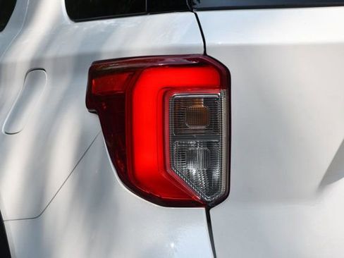 Used 2022 Ford Explorer Limited w/ Equipment Group 301A image 5