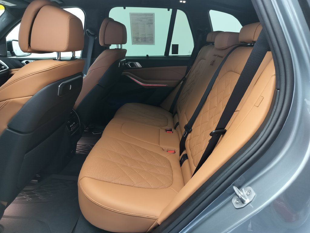 Certified 2026 BMW X5 xDrive50e w/ M Sport Package AWD/4WD image 19