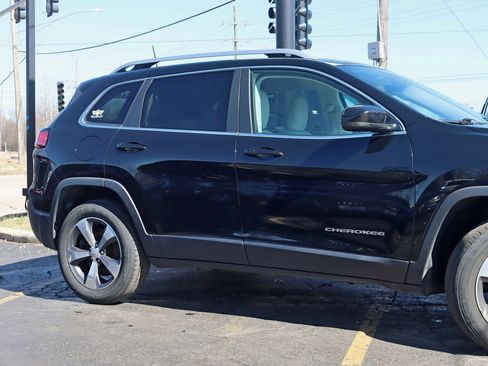 Used 2019 Jeep Cherokee Limited AWD/4WD image 5