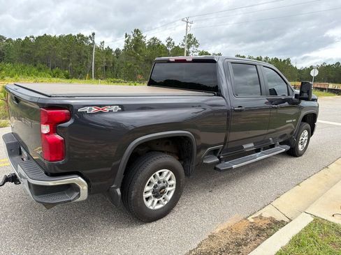 Used 2024 Chevrolet Silverado 2500 LT w/ Convenience Package AWD/4WD image 9