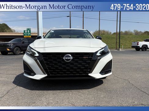 Used 2024 Nissan Altima 2.5 SR image 2