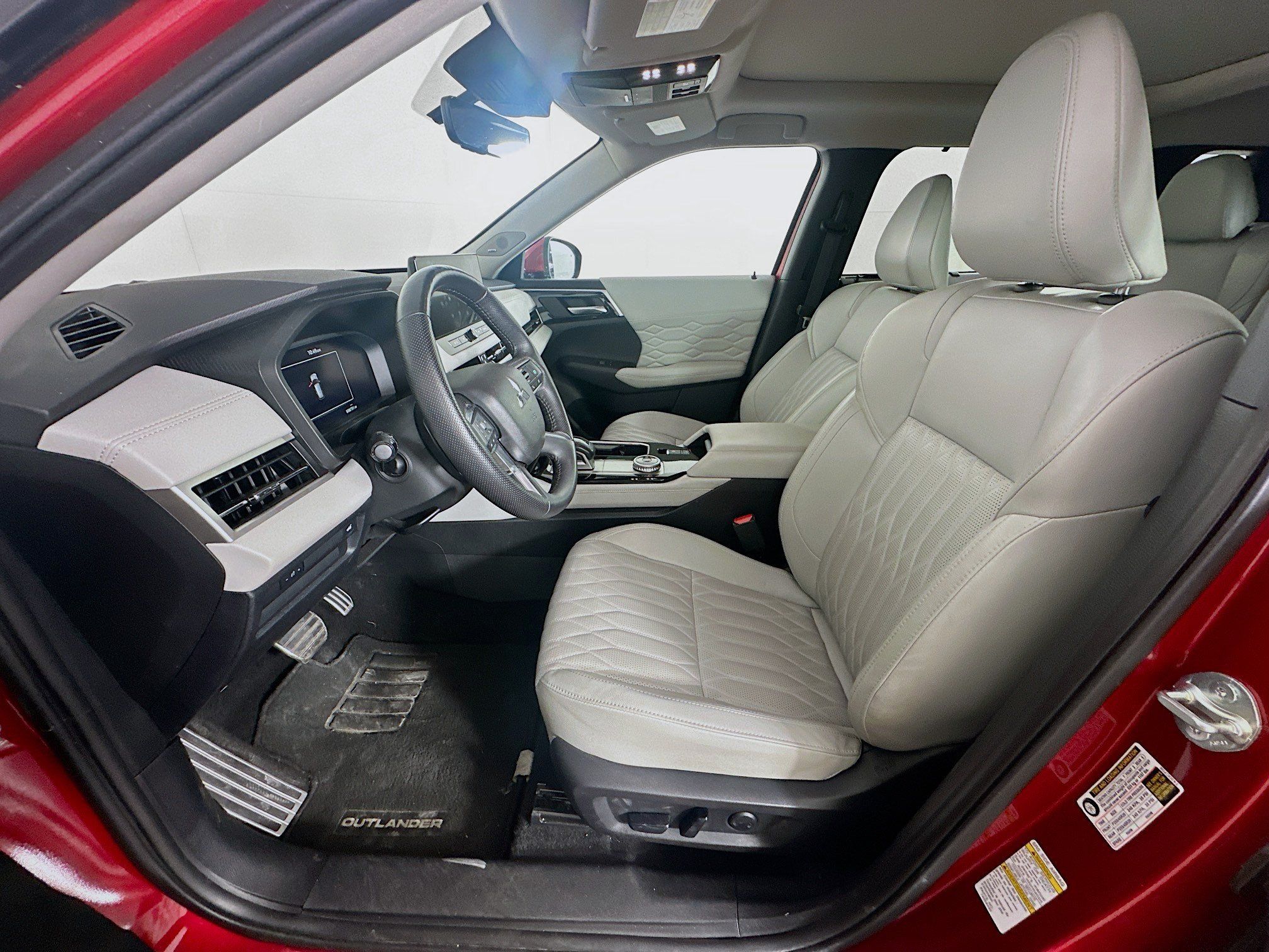Used 2025 Mitsubishi Outlander SEL AWD/4WD image 13