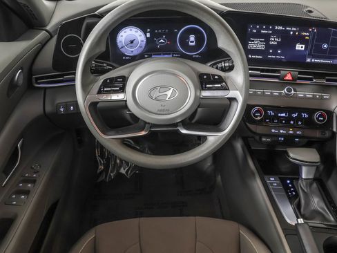 Used 2024 Hyundai Elantra SEL image 38