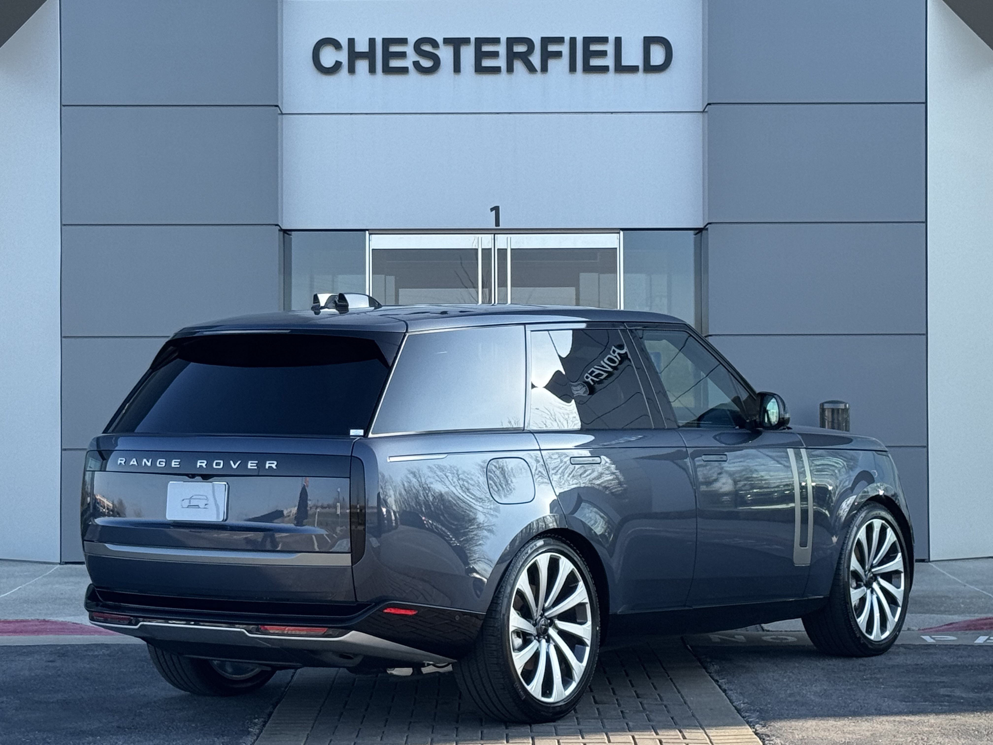Used 2026 Land Rover Range Rover SE AWD/4WD image 2