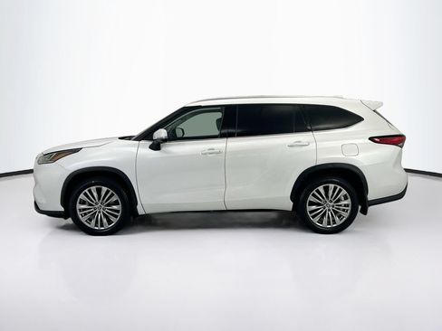 Used 2023 Toyota Highlander Platinum FWD image 8