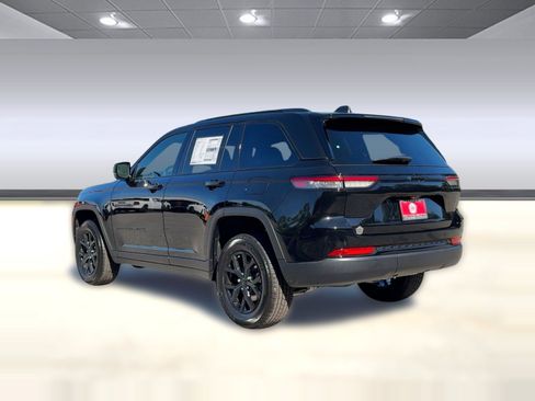 New 2025 Jeep Grand Cherokee Altitude image 3