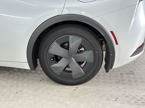 Used 2024 Toyota Prius Prime FWD image 12