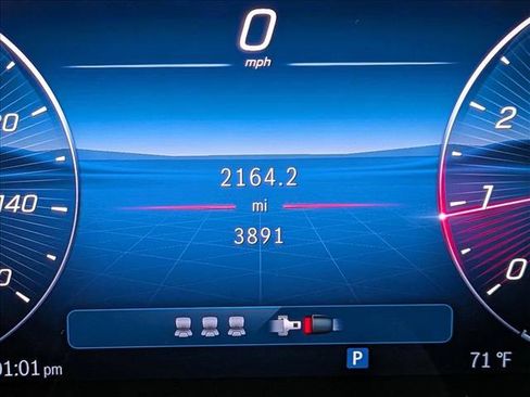 Used 2025 Mercedes-Benz GLC 300 GLC 300 image 11