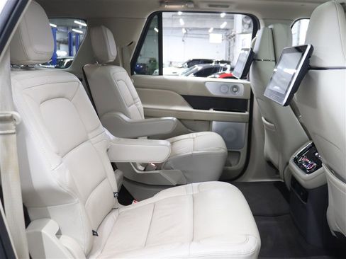 Used 2021 Lincoln Navigator L Reserve w/ Luxury Package image 19