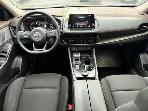 Used 2023 Nissan Rogue S image 12