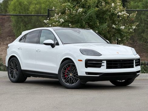Certified 2024 Porsche Cayenne S AWD/4WD image 9