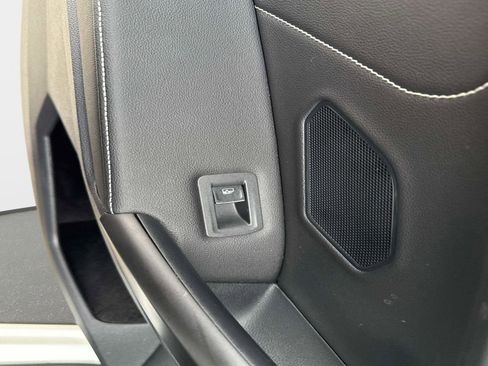 Used 2022 Volkswagen Tiguan SE image 12