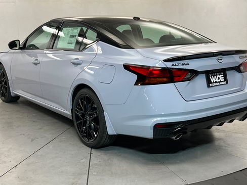 New 2026 Nissan Altima 2.5 SR w/ SR Midnight Edition Package FWD image 3