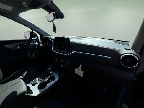 Certified 2025 Chevrolet Blazer LT w/ Convenience Package image 27
