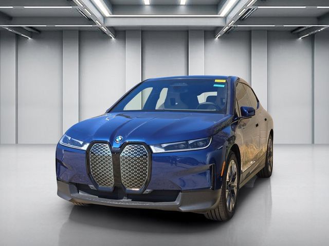 Used 2023 BMW iX xDrive50 w/ Ultimate Package 2 AWD/4WD image 3