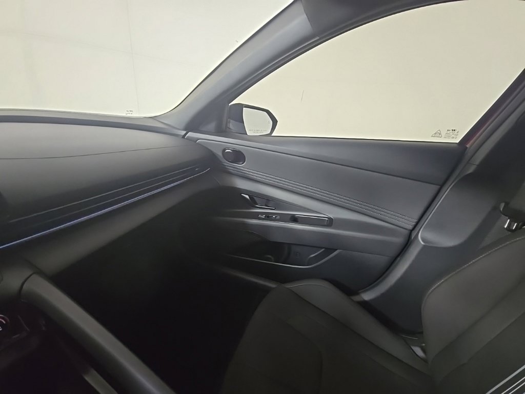 Certified 2025 Hyundai Elantra SEL FWD image 24