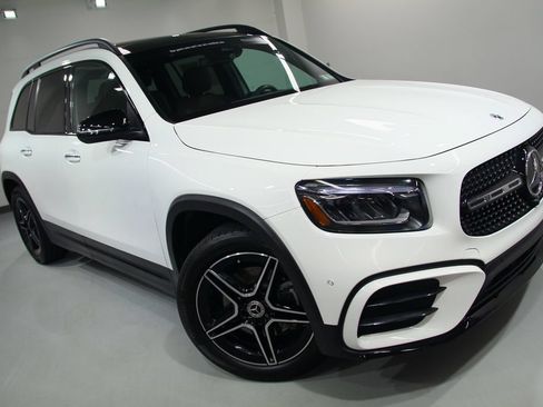Certified 2024 Mercedes-Benz GLB 250 4MATIC image 11