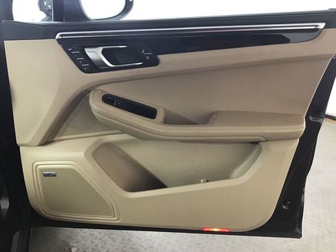 Certified 2023 Porsche Macan Turbo image 20