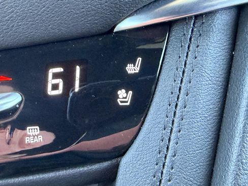 Certified 2025 Cadillac XT5 Premium Luxury image 24