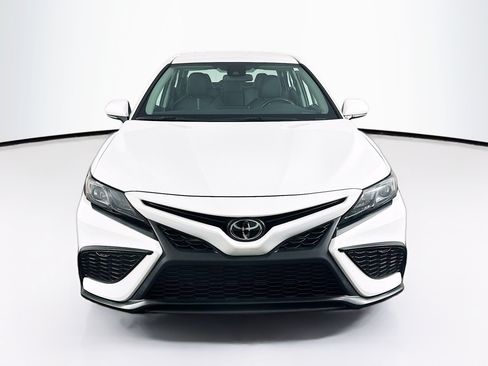 Used 2024 Toyota Camry SE FWD image 2