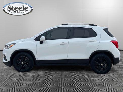 Used 2022 Chevrolet Trax LT w/ LT Convenience Package image 2