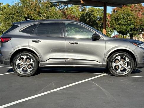 Used 2023 Ford Escape ST-Line image 3