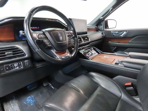 Used 2023 Lincoln Navigator Reserve image 9