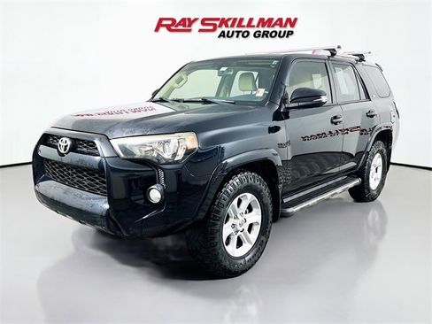 Used 2017 Toyota 4Runner SR5 image 3