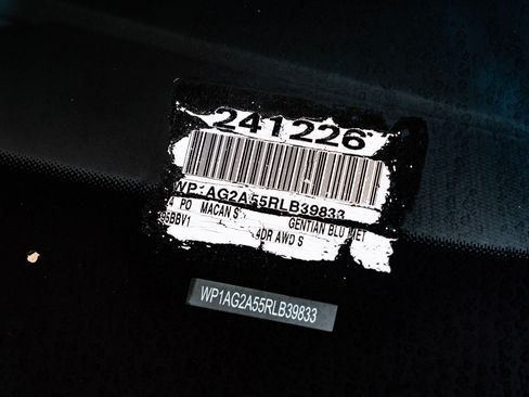 Certified 2024 Porsche Macan S AWD/4WD image 30