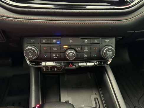 Used 2023 Dodge Durango R/T w/ Tow 'N Go Package AWD/4WD image 31