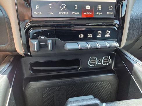 Used 2024 RAM 2500 Laramie AWD/4WD image 29