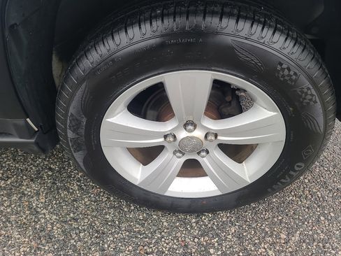 Used 2014 Jeep Compass Latitude image 20