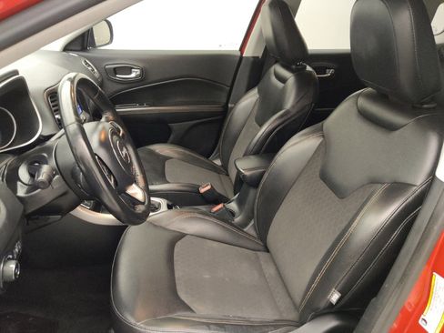 Used 2018 Jeep Compass Latitude w/ Popular Equipment Group FWD image 17